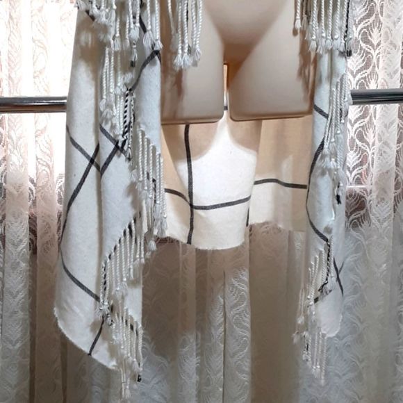 Plaid Cardigan/ overthrow/ shrug for Woman! One size fits most. - Picture 5 of 9